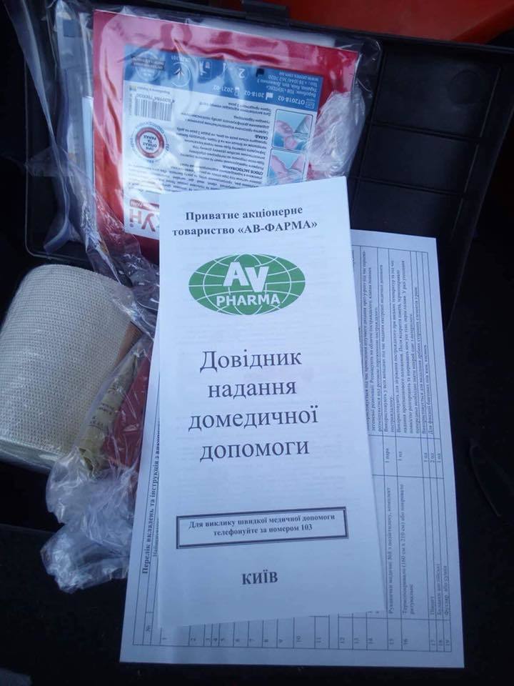 Держат за идиотов: в Украине произошел скандал с аптечками для копов