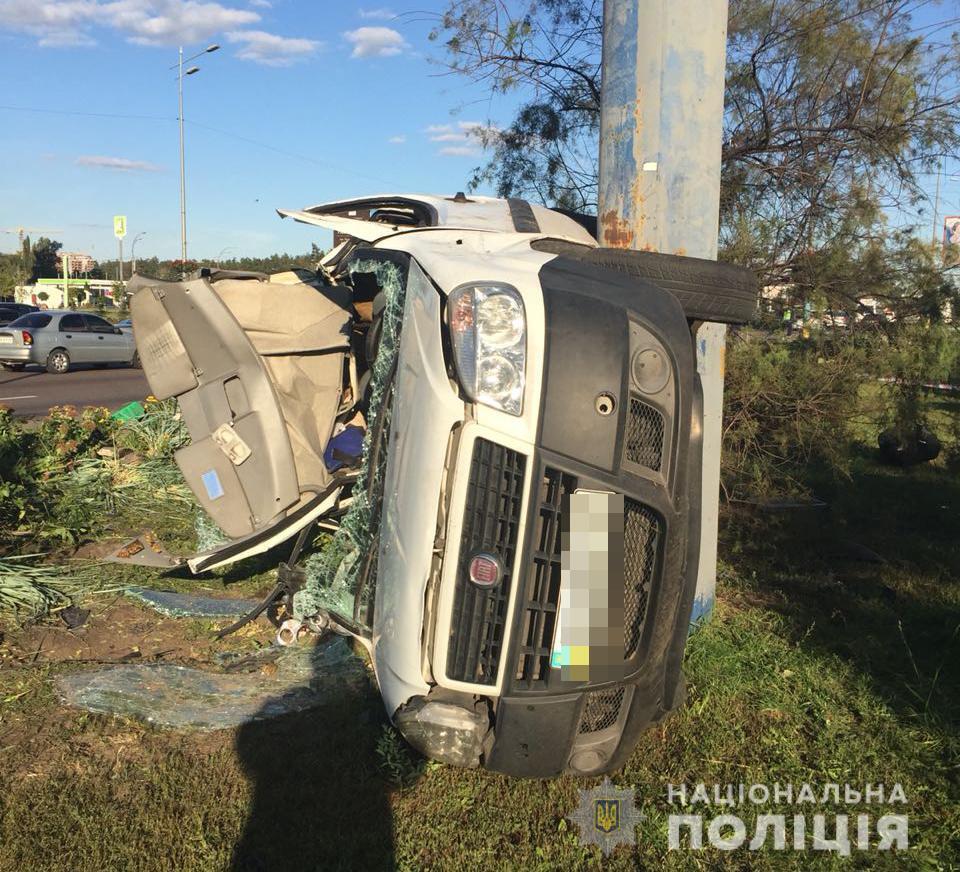 Авто перевернулося і врізалося в стовп: в Києві затримали винуватця смертельної ДТП