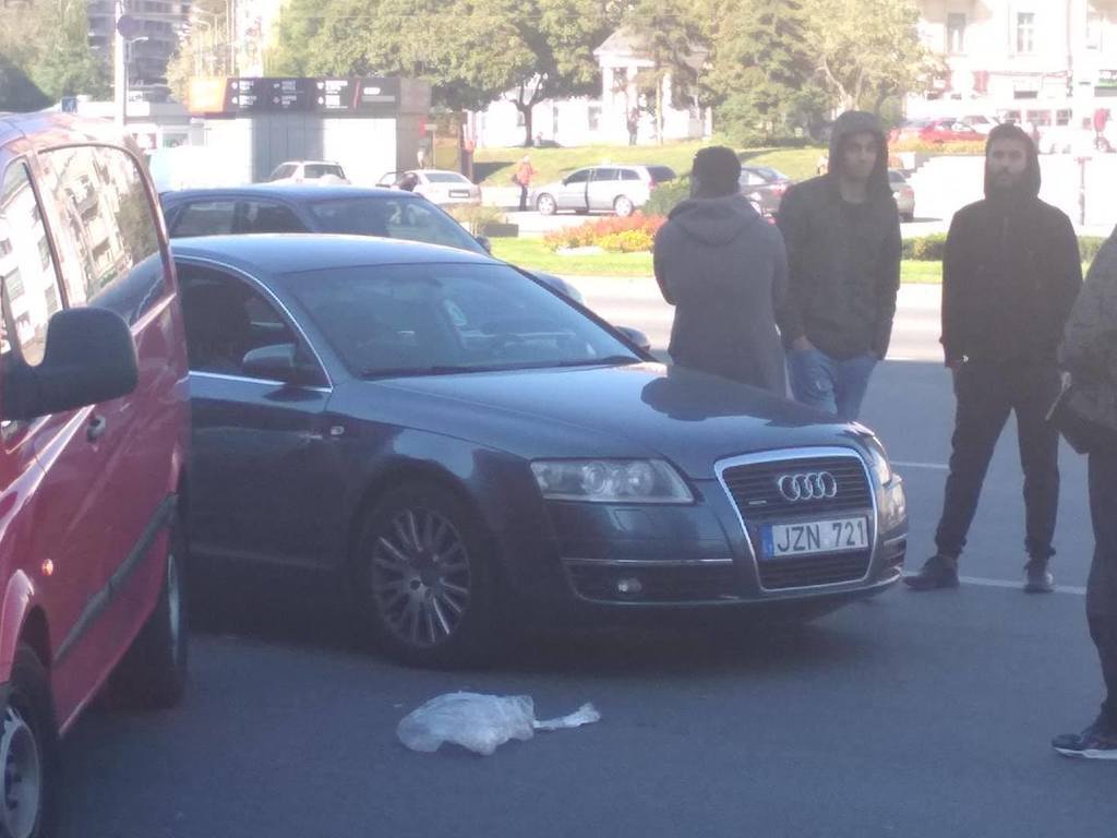 В центре Киева ''герои парковки'' устроили транспортный коллапс, фото