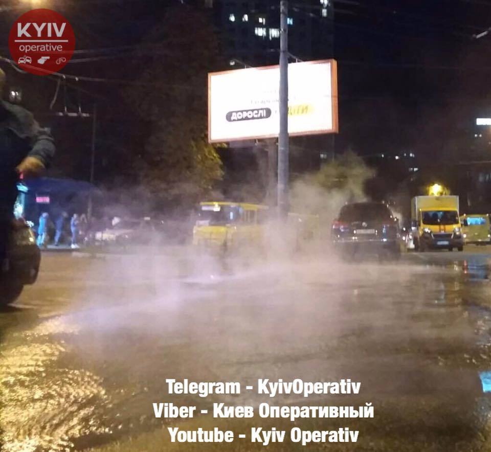 Успели насладиться горячей водой? Появились фото коммунального ЧП в Киеве