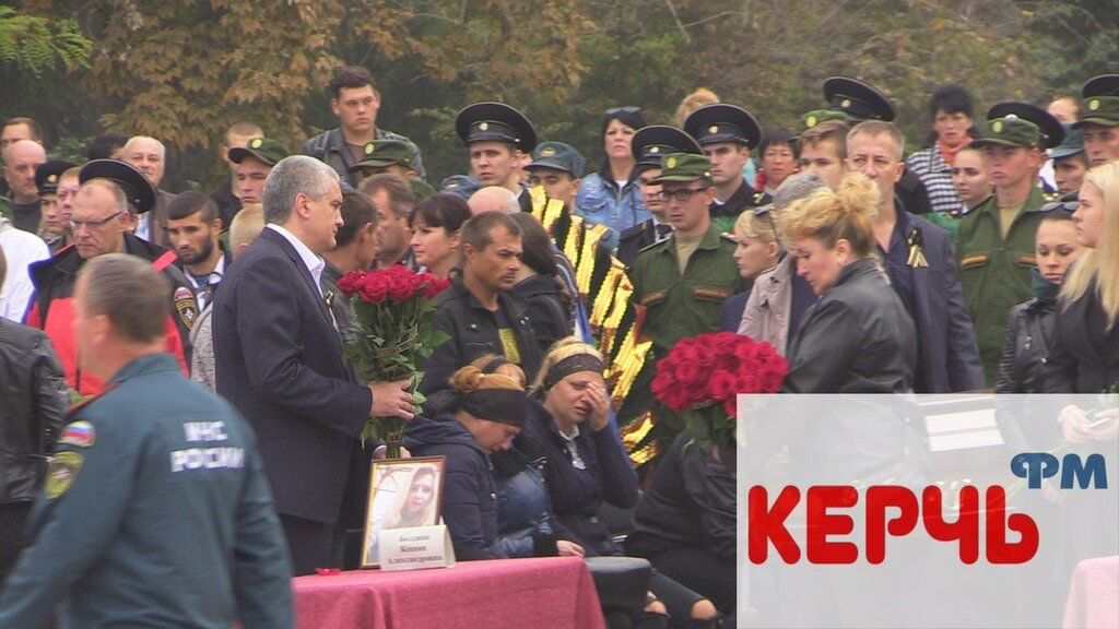 Трагедия в Керчи: появились фото и видео прощания с жертвами Влада Рослякова