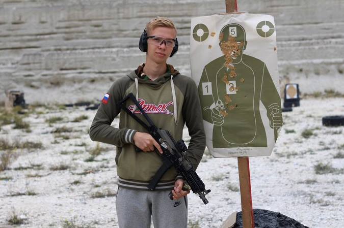 Влад Росляков тренировался стрелять в ''Артеке''? Все версии, фото и реакция сети  