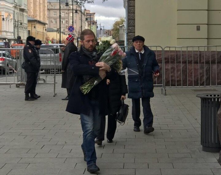 В Москве прощаются с Караченцовым: фото, видео