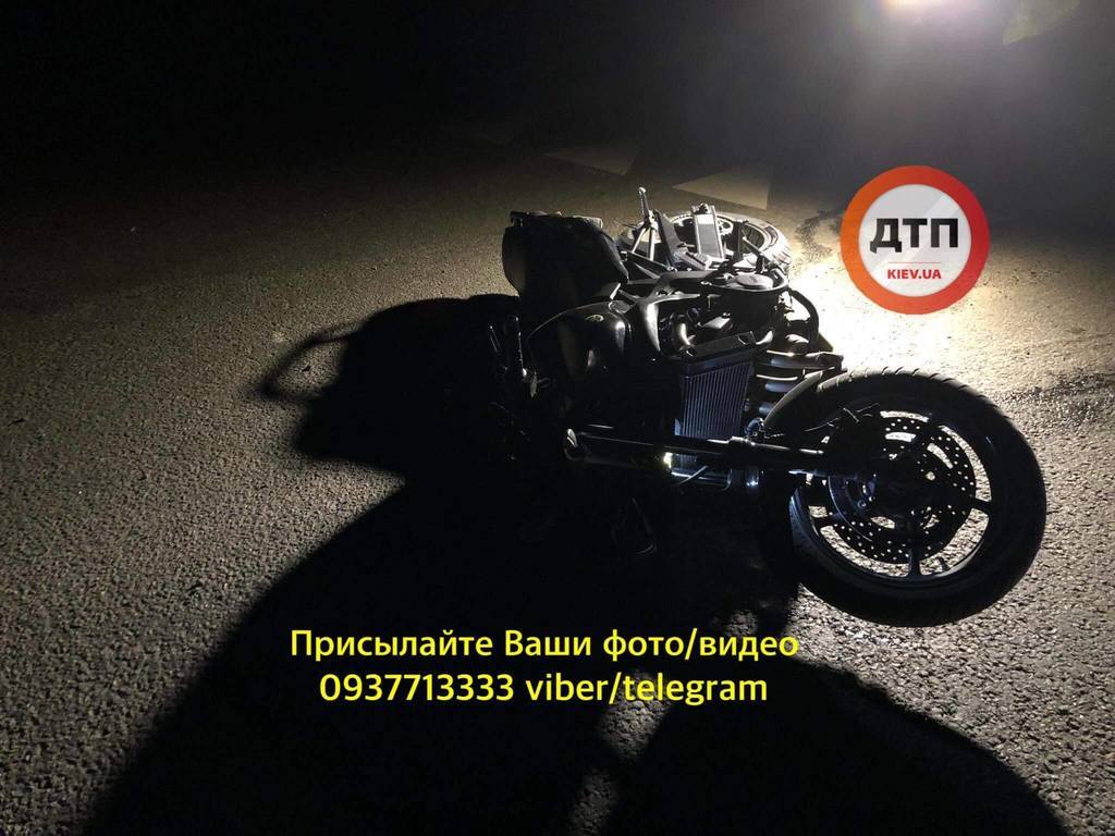 Тело нашли в 700 метрах: на трассе под Киевом случилось жуткое ДТП, фото