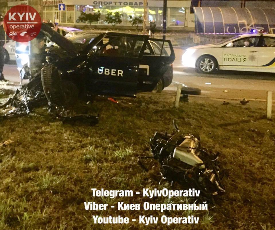 Части авто разбросало вокруг: пьяный таксист Uber устроил серьезное ДТП в Киеве