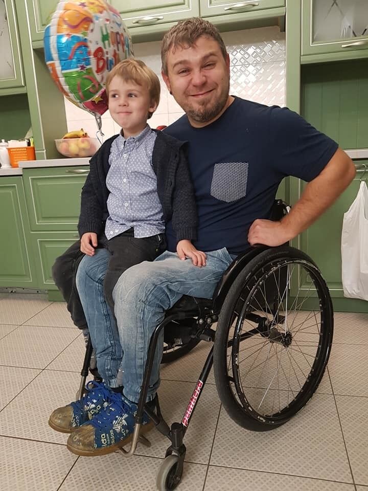 Дмитра Жуковцова не пустили у ДЦ через інвалідний візок: хто він і що сталося, фото