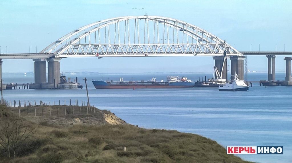 Россия направила ударные вертолеты и спецназ. Фото провокации в Азовском море