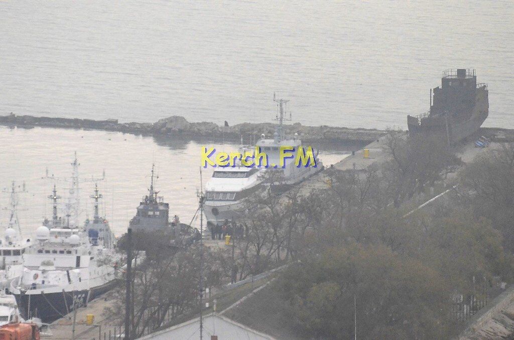 З'явилося відео з затриманими кораблями ''Бердянськ'', ''Нікополь'' і ''Яни Капу'' в Криму