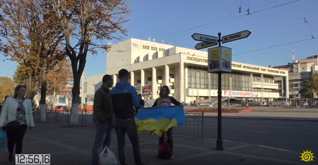 Алена Бардовская: кто она и как оскандалилась с флагом Украины в Крыму. Фото и видео