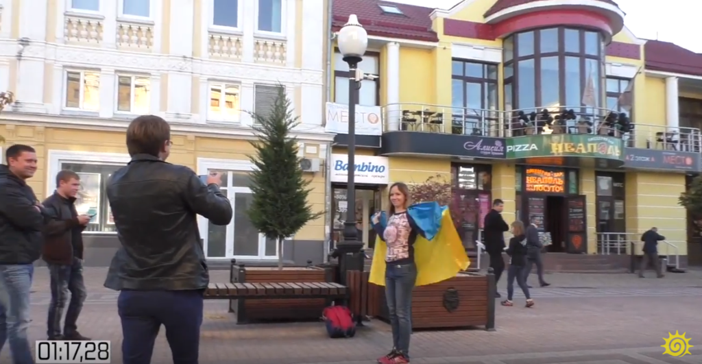 Алена Бардовська: хто вона і як оскандалилася з прапором України в Криму. Фото і відео