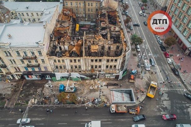 ''Труп'' знаменитої будівлі в центрі Києва шокував мережу: фото