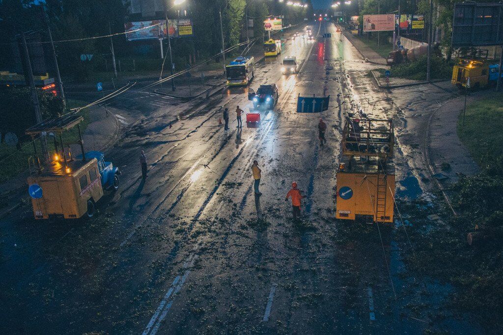 Нічний апокаліпсис: з'явилися нові фото і відео урагану в Києві