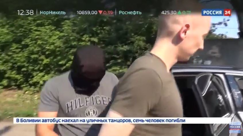Тяжело смотреть: россияне выдали подлое видео с пленником боевиков на Донбассе