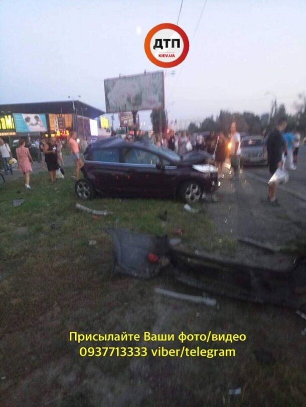 Автівки в мотлох: в мережі показали фото жахливої ​​ДТП в Києві