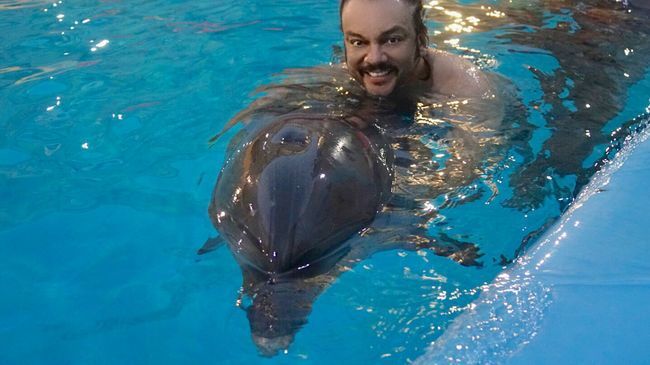 Захищав Лободу і мучив дельфінів: російський співак поділився відео з окупованого Криму