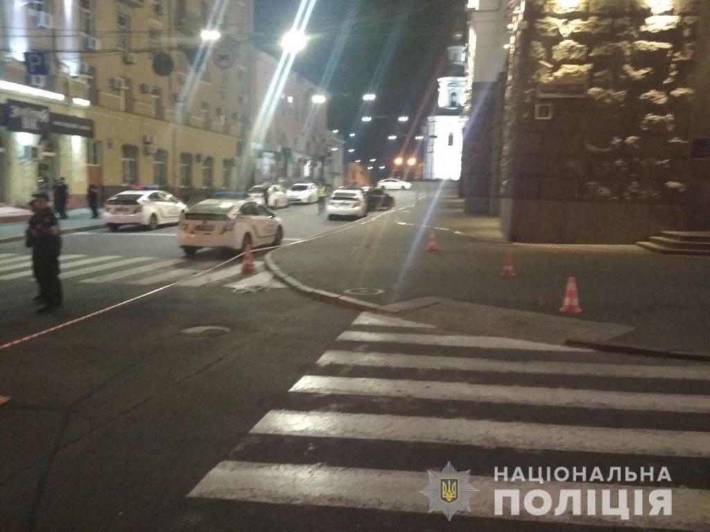 У Харкові влаштували збройний напад на міськраду, убито поліцейського: фото і відео з місця НП