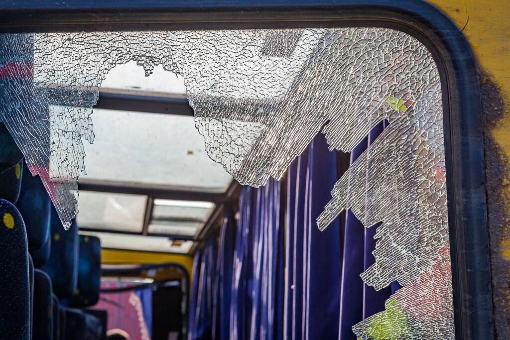 Заснув за кермом: в ДТП під Дніпром постраждало багато людей, фото з місця