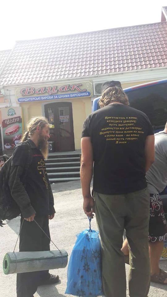 В Україні помітили людей з небезпечними гаслами: з'явилися тривожні фото