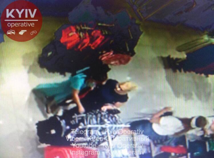 В сети показали фото наглых воровок, работающих в Киеве