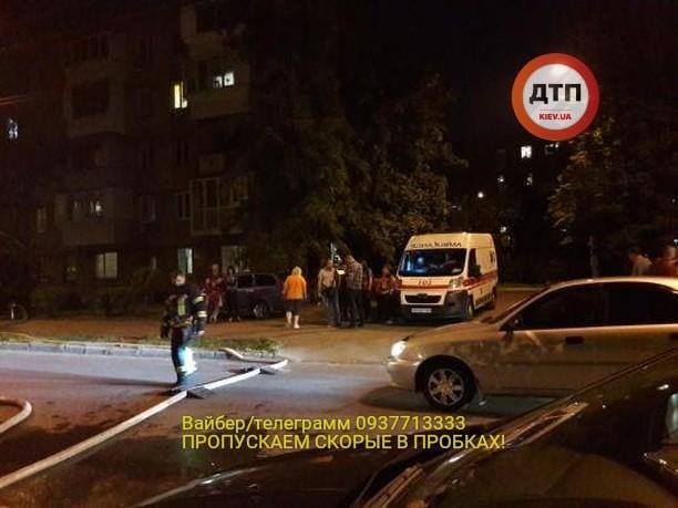 У Києві підпалили магазин з продавцем всередині: фото і деталі інциденту