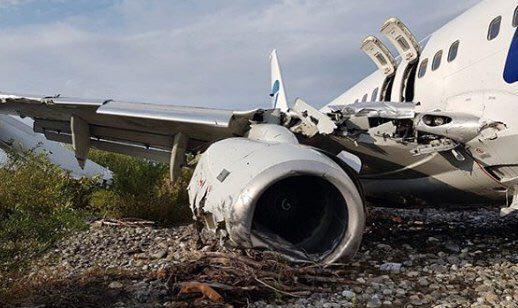 Небезпечне НП з літаком в Сочі: з'явилися фото розбитого Boeing
