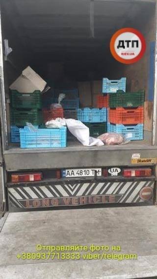 У Києві п'яний водій розвозив по дитсадкам тухле м'ясо: фото і деталі скандалу