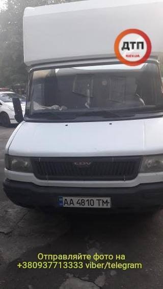 В Киеве пьяный водитель развозил по детсадам тухлое мясо: фото и детали скандала