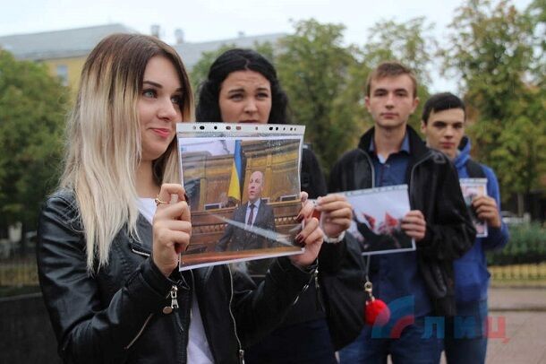 Наследники ''бабушек Путина'': в сети подняли на смех фото безумной акции в Луганске