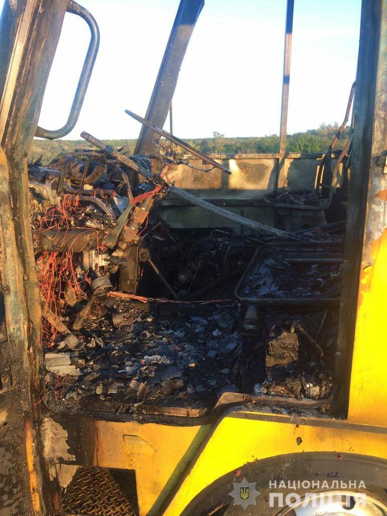 Под Харьковом сгорел пассажирский автобус: жуткие фото