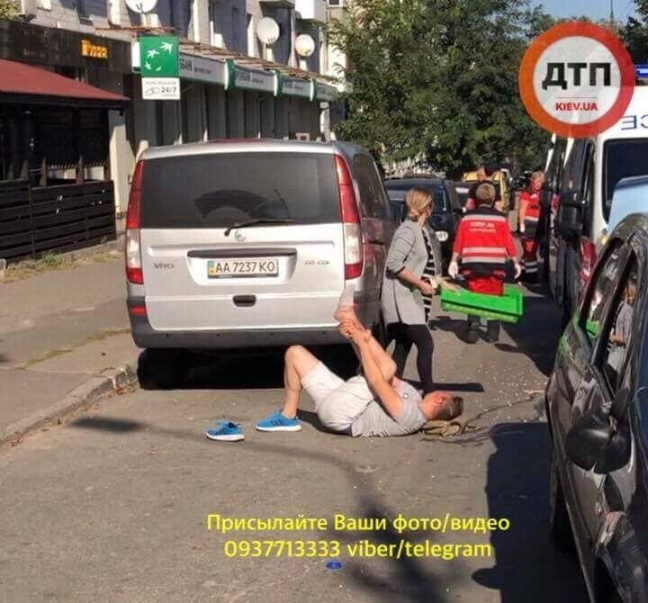 В Киеве в жестком ДТП серьезно пострадал мужчина с ребенком: фото и видео