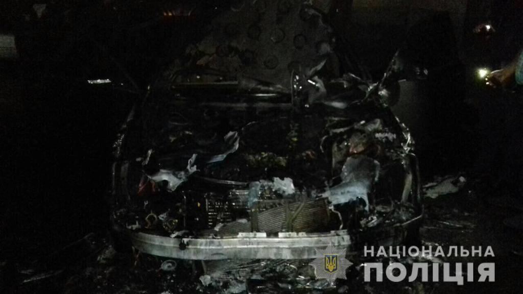 В Ровно сожгли авто депутата: жуткие фото и видео с места ЧП 