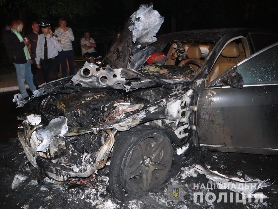 В Ровно сожгли авто депутата: жуткие фото и видео с места ЧП 