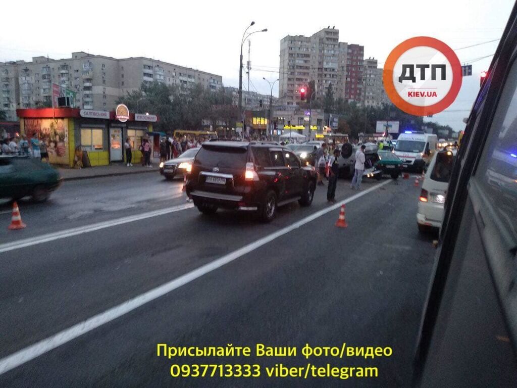 У Києві феєрично п'яний водій влаштував перегони і ДТП з п'ятьма авто: фото і відео
