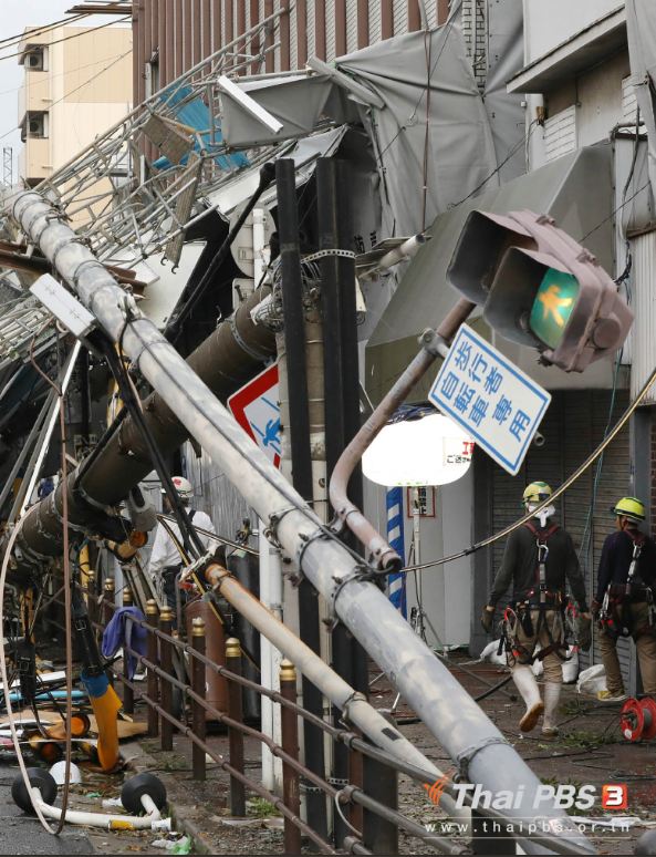 Японию накрыл сильнейший за десятки лет тайфун, есть жертвы: фото и видео