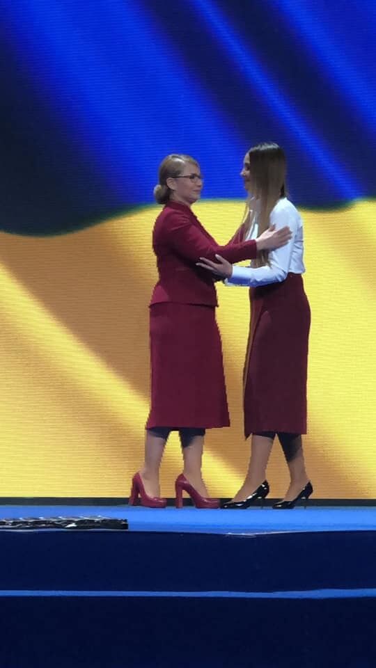 Как теперь выглядит Евгения Тимошенко: фото со съезда