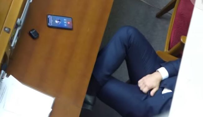 Нардеп Ілля Кива мастурбував в Раді після листування з моделлю, відео та фото