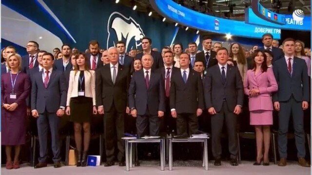 ''Танцювали на столі'': незграбне фото Путіна викликало шквал насмішок