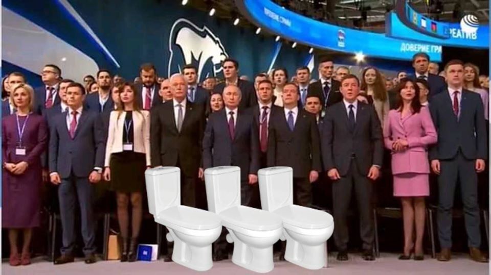 ''Танцевали на столе'': несуразное фото Путина вызвало шквал насмешек
