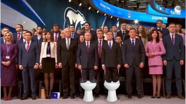 ''Танцювали на столі'': незграбне фото Путіна викликало шквал насмішок