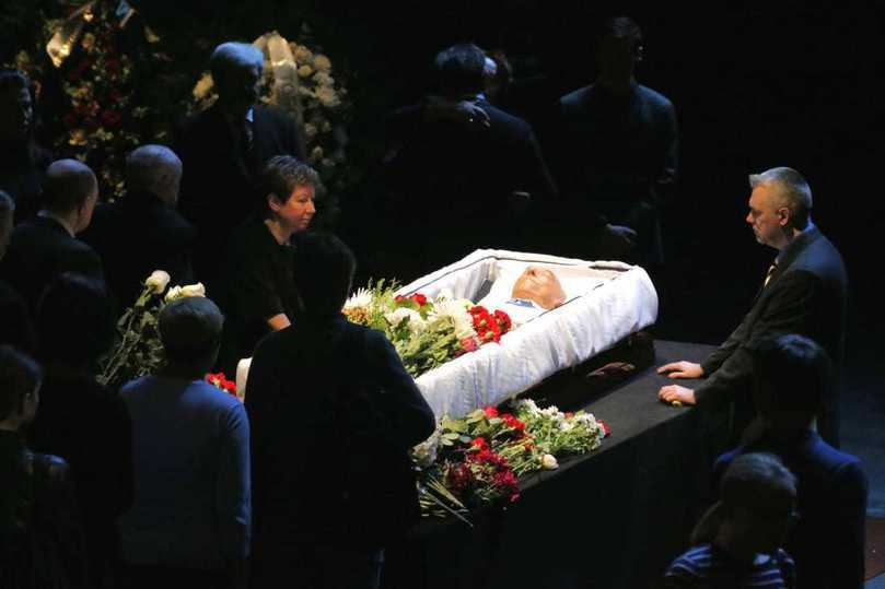 Поховання Володимира Етуша: перші фото