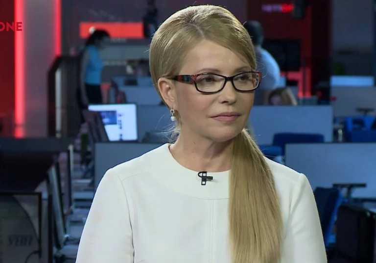 Старушка или школьница? Юлия Тимошенко получила ''модный приговор'', фото