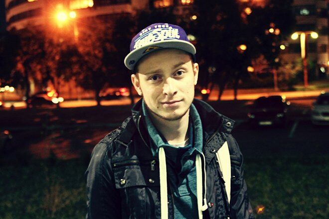 Леша Свик: кто он, его фото и текст песни ''Не забывай меня''
