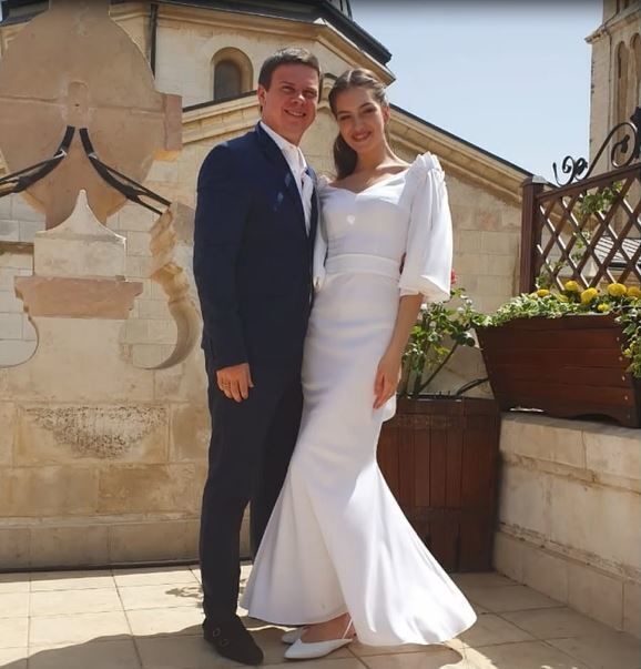 Дмитро Комаров та Олександра Кучеренко одружилися: фото з їхнього весілля підірвали мережу, відео