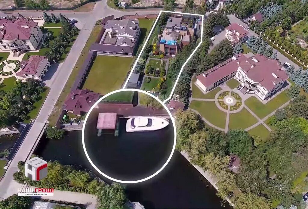 ''Класична мафія'': В мережі обговорюють фото елітного маєтку Богдана у Конча-Заспі