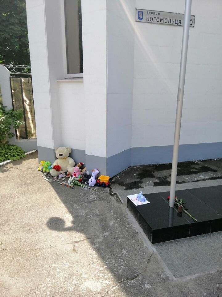 ''Тварюки!'' Мережа скипіла через фото з меморіалом на честь Кирила Тлявова під МВС