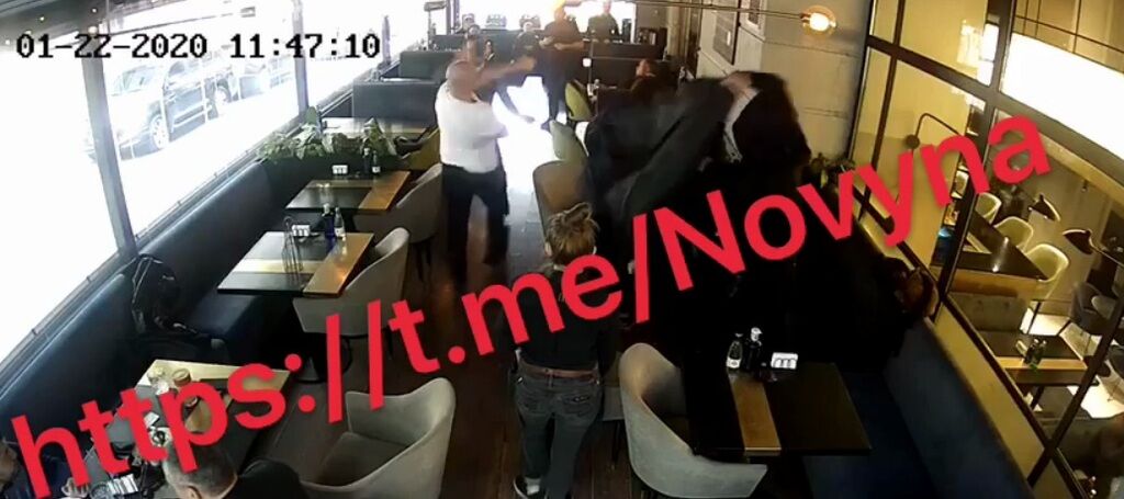 Илья Кива получил удар по лицу от ветерана АТО в ресторане Киева: видео драки