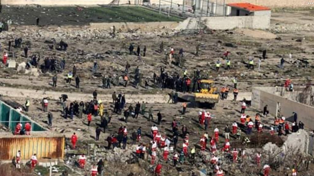 Іран на місці катастрофи авіалайнера МАУ почав бульдозерами прибирати уламки літака