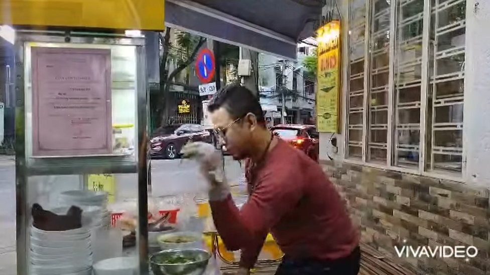Вьетнамец попал в полицию после пародии на Salt Bae
