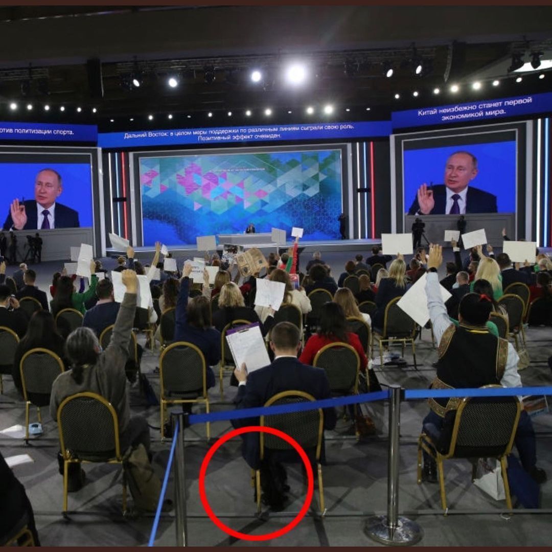 Невзоров высмеял привязанные к полу стулья на пресс-конференции Путина