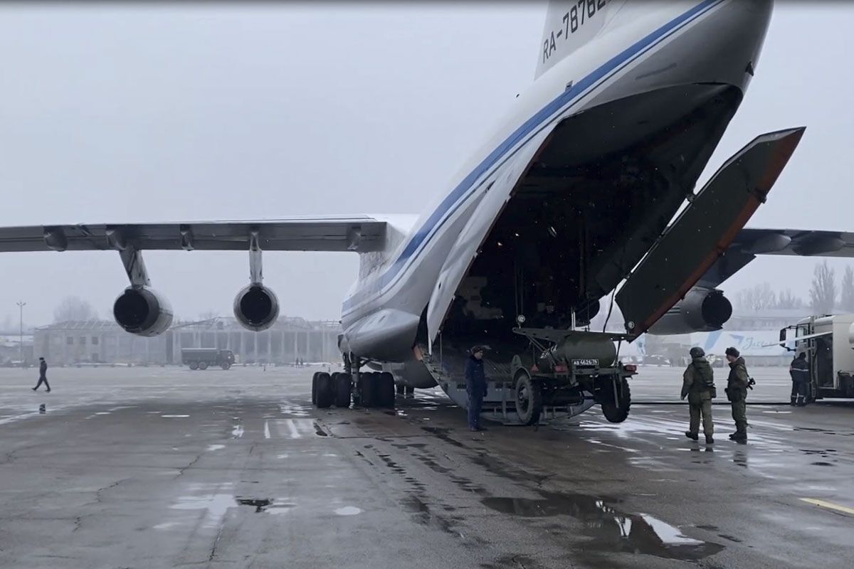 Міноборони РФ показало перекидання військ до Казахстану